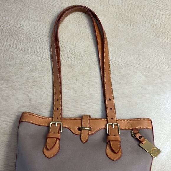 Vintage DOONEY & BOURKE tan canvas tote bag with leather shoulder straps & trim. - Picture 3 of 11